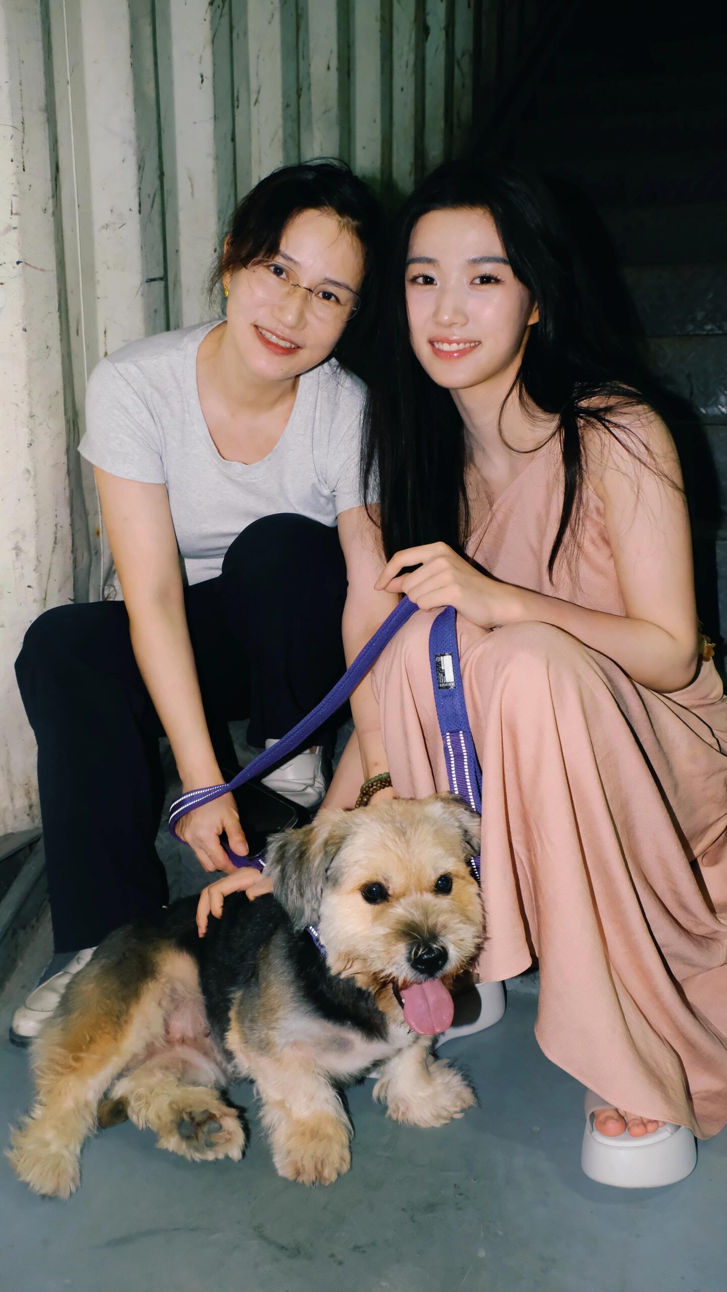 被爱浇灌长大的噜噜晓 请一直幸福！！！