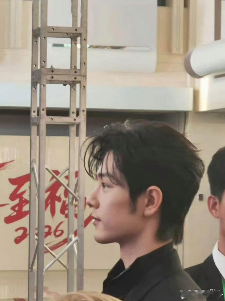 肖战大影节生图肖战出席今晚北京大学生电影节的红毯，生图状态真的很抗打呀 ！ 