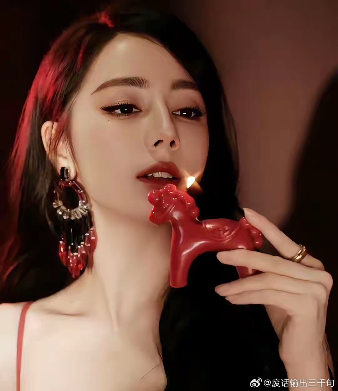 整个内娱我最搞不懂的人，就是热巴了，明明自己已经是顶流了，为什么会被自己工作团队