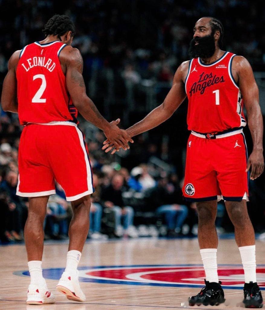 快船队在过去的15场比赛中取得了13胜2负的战绩🔥 