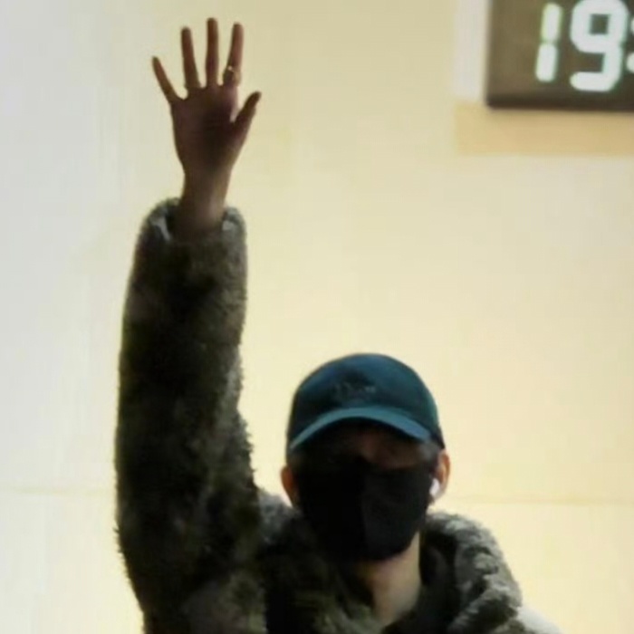 欧巴修长纤细的手太美了 我将十指紧扣住