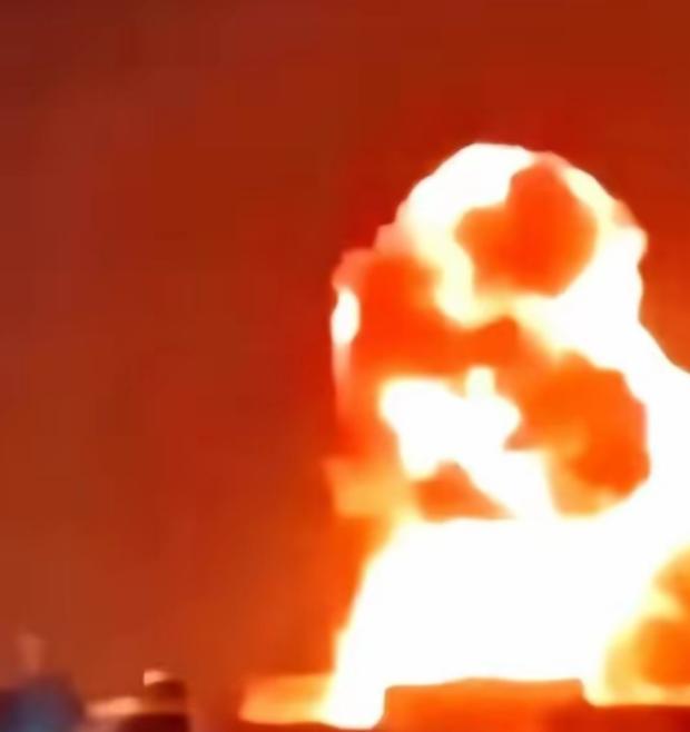 五枚导弹，拦下四枚，就那漏网的一枚，不偏不倚，正中天灵盖。
 
这场袭击不是偶然