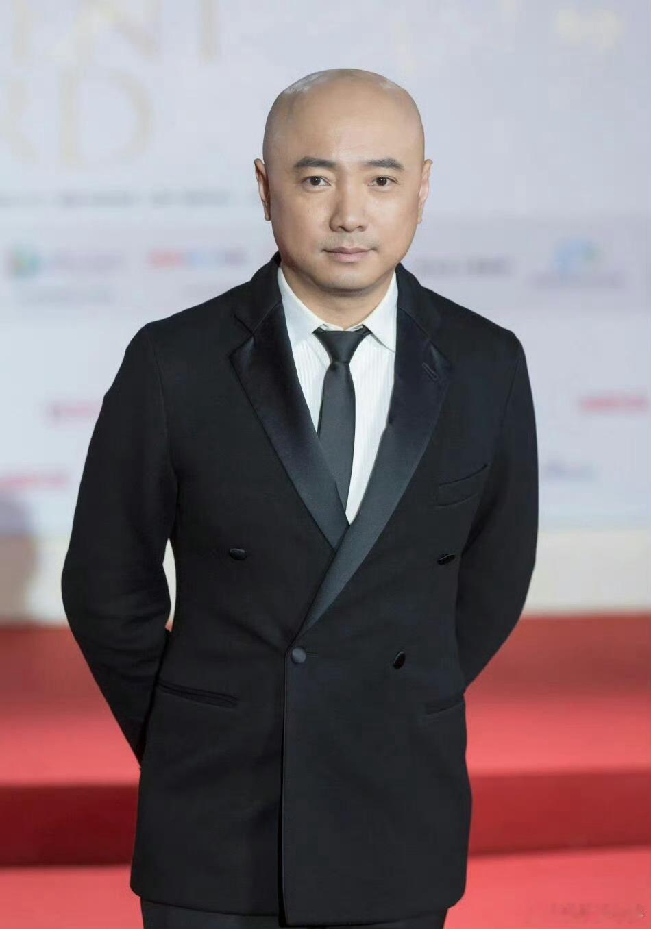 徐峥终于杀回剧圈了 谁等来了徐峥的剧圈回归！《无毒有偶》开机即爆款潜质，退役缉毒