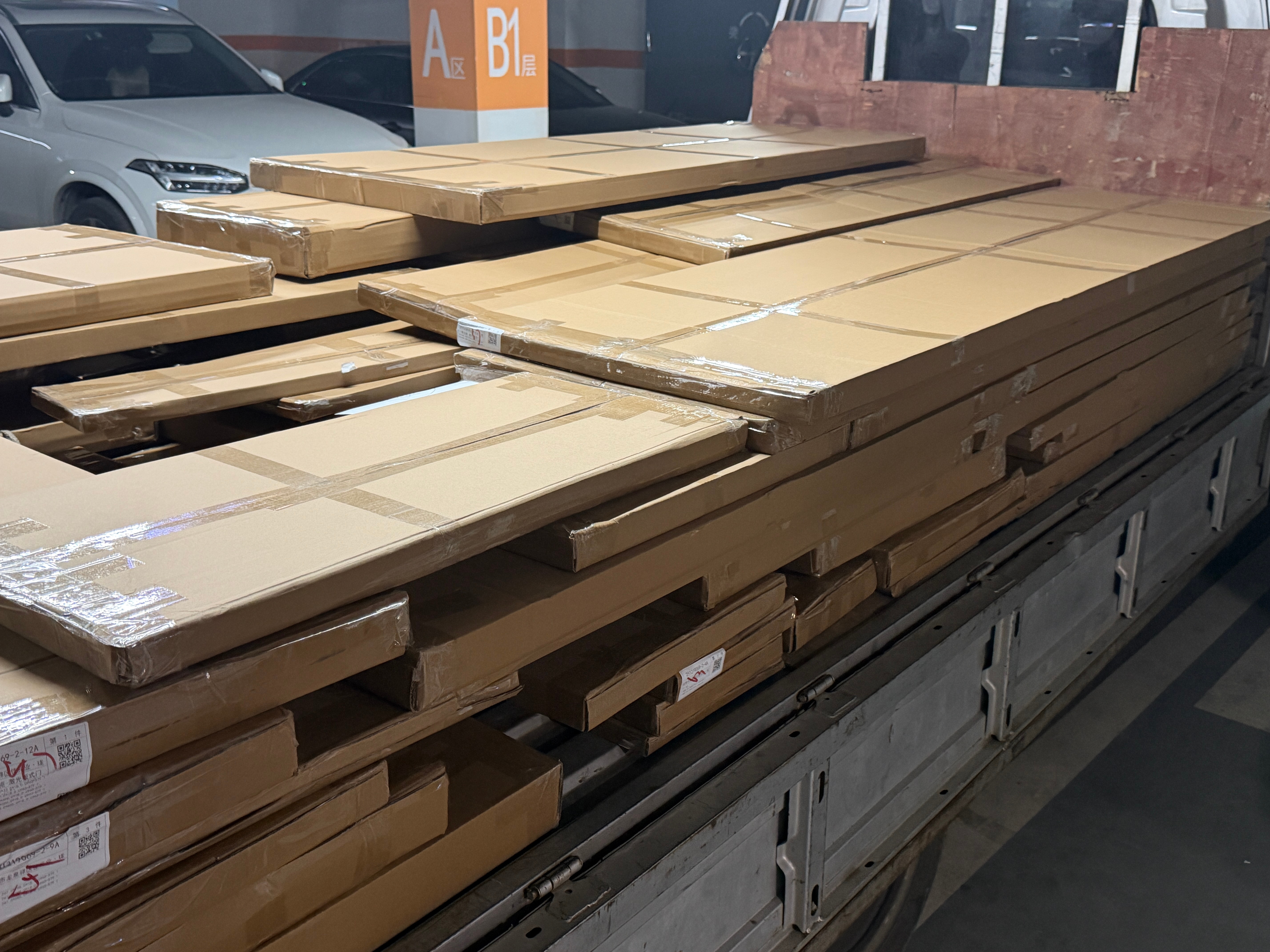 龙二的装修日记 真不容易，全屋定制终于送货来了！后面应该还有两车，明天开始安装，