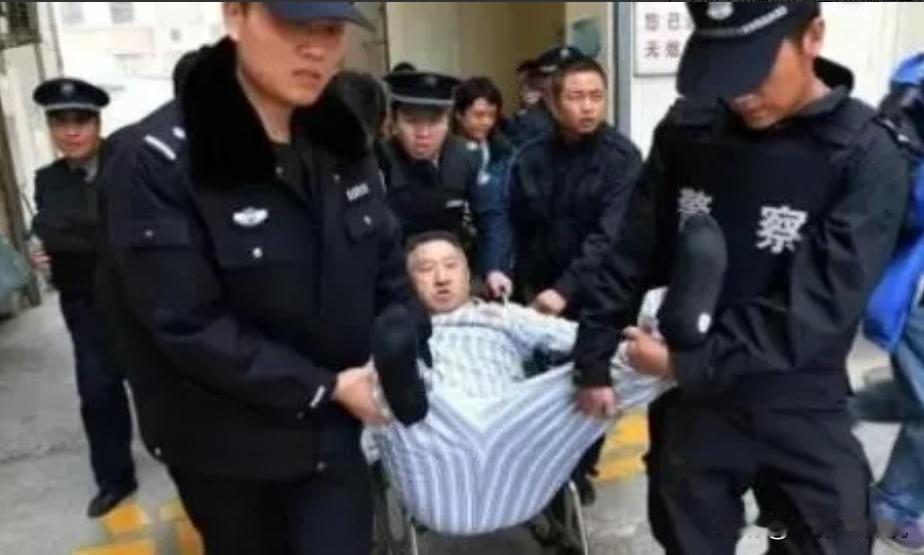 2015年，在京煤集团总医院霸占了病床3年的“钉子户”，被法院强制腾退床位，然而