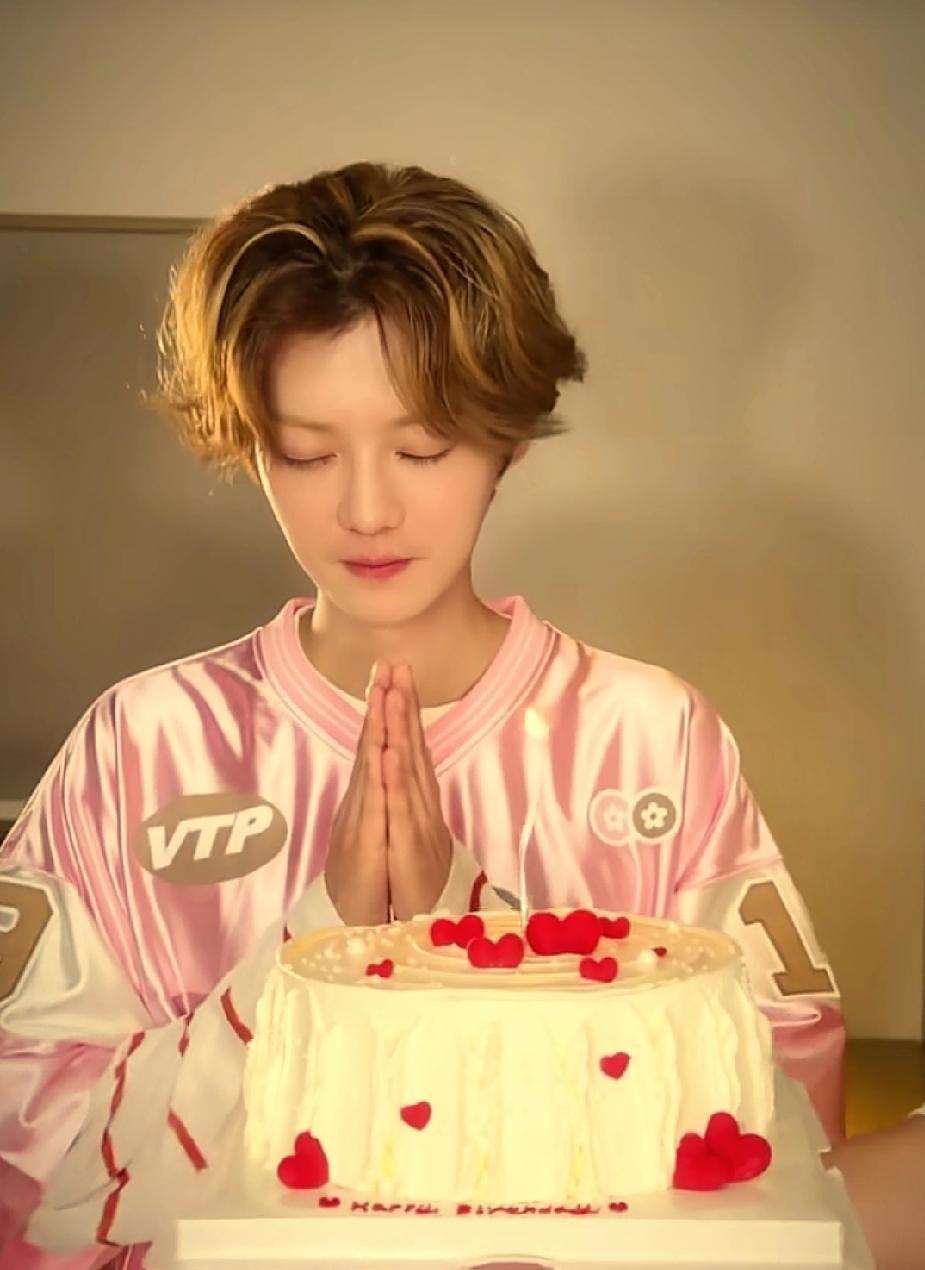 谁能想到，在这个人均八百个心眼子的年代，看清一段关系需要多久？

这两天热搜上的