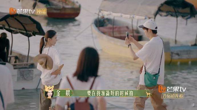 #金晨对田嘉瑞拍照有信心但不多##花儿与少年# 金晨那充满期待的眼神，遇上田嘉瑞