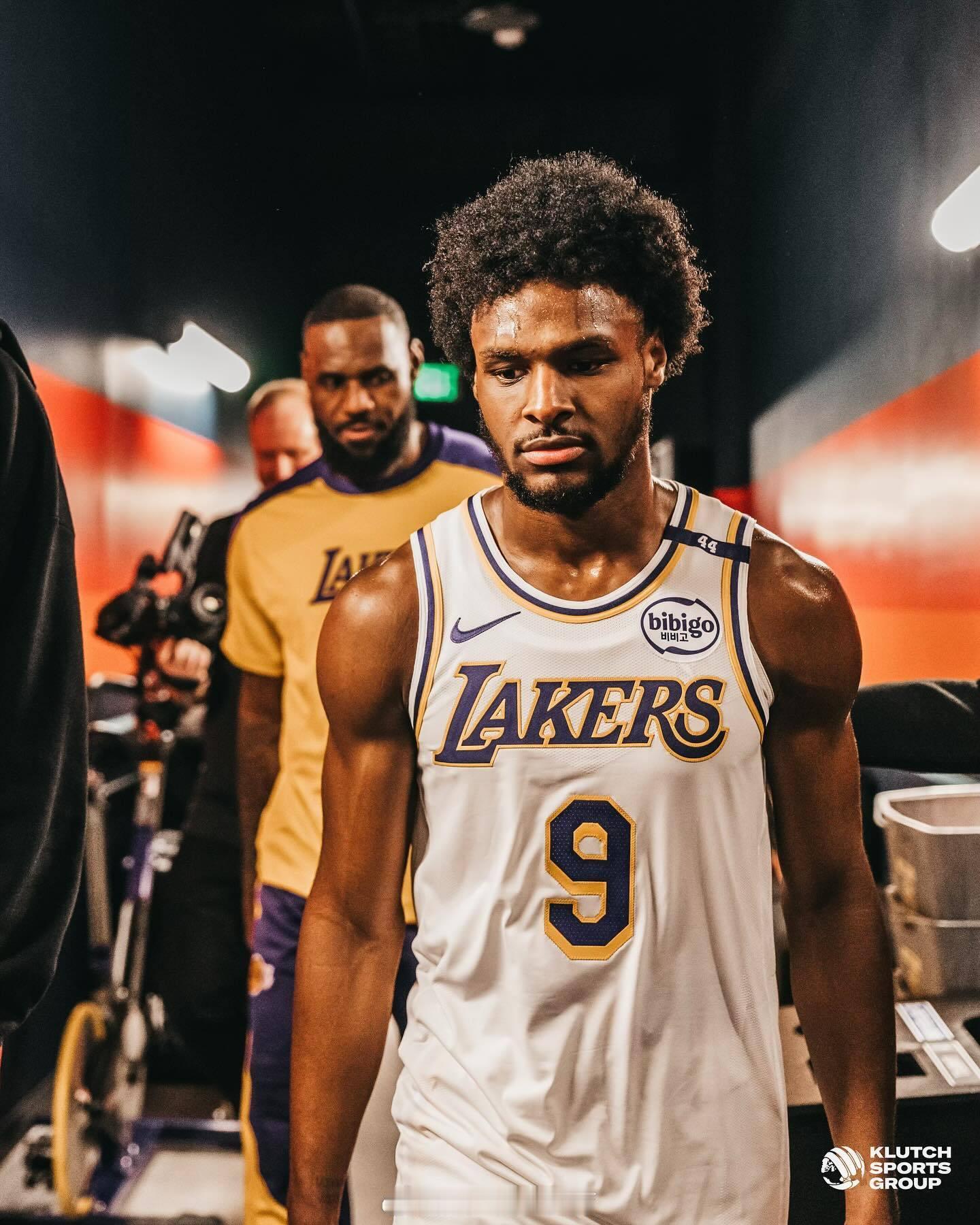 我感觉今天詹姆斯和布朗尼父子有望在NBA圣诞大战同台竞技成为圣诞大战首对父子同台