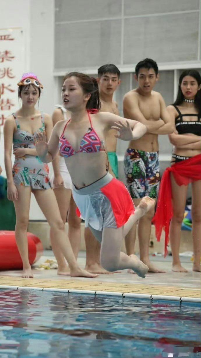 虞书欣早年综艺生图，好可爱 