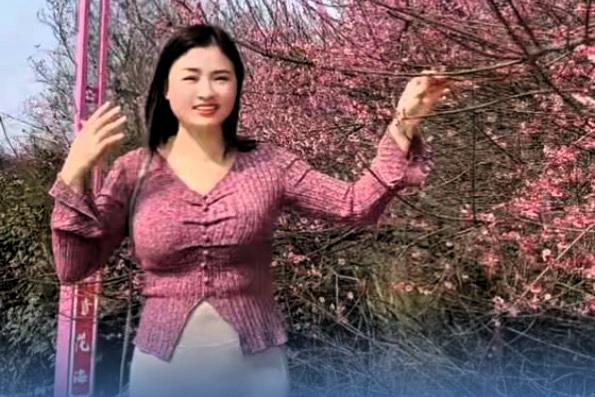 郭女士，
离婚已十年，
她满心迷茫。
她不禁自叹:
人活着究竟为了什么？
是婚姻