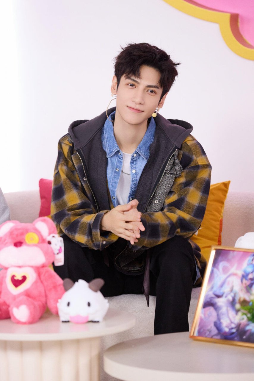 罗云熙碰游戏秒切换状态！发狠又忘情，游戏实力拉满，舒适区里杀疯了