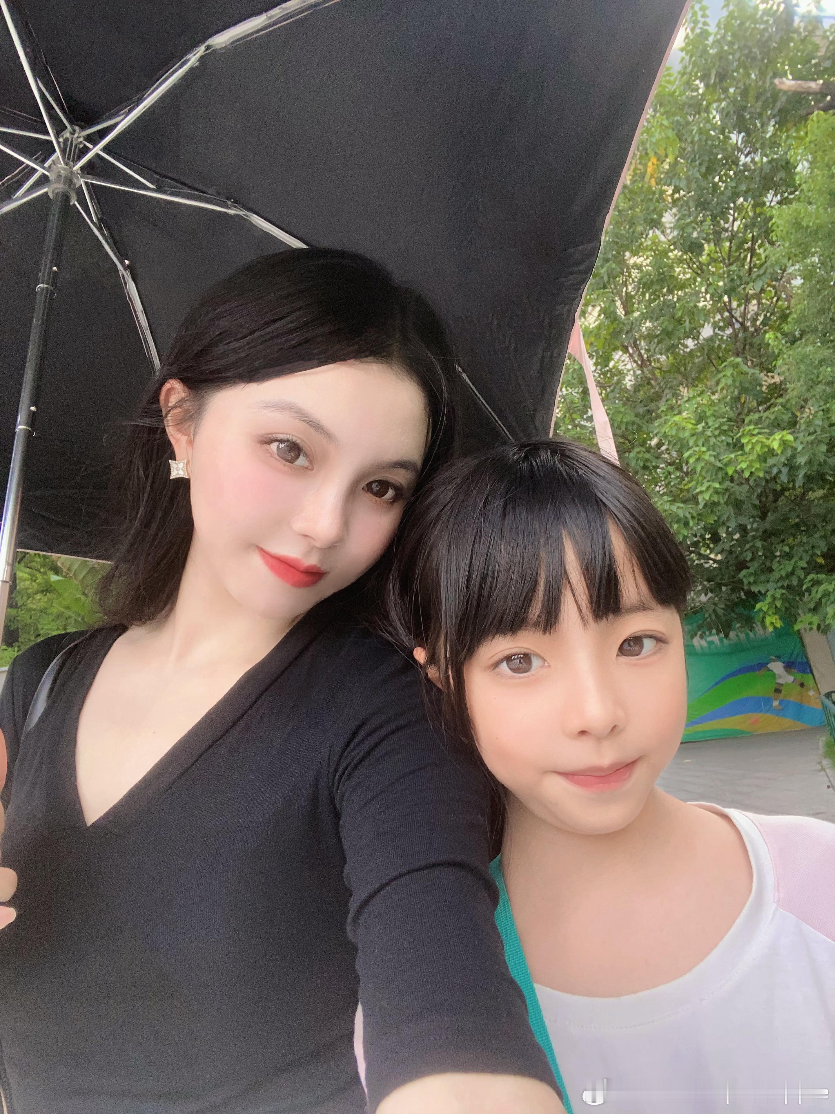 遛娃有氧两不误👧大家中秋节快乐呀🥮#中秋节快乐##中秋赏月记##运动兴趣成长