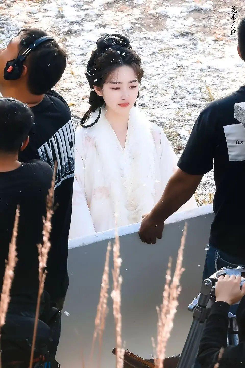 邓恩熙的古装有一种早期的感觉 ​​​