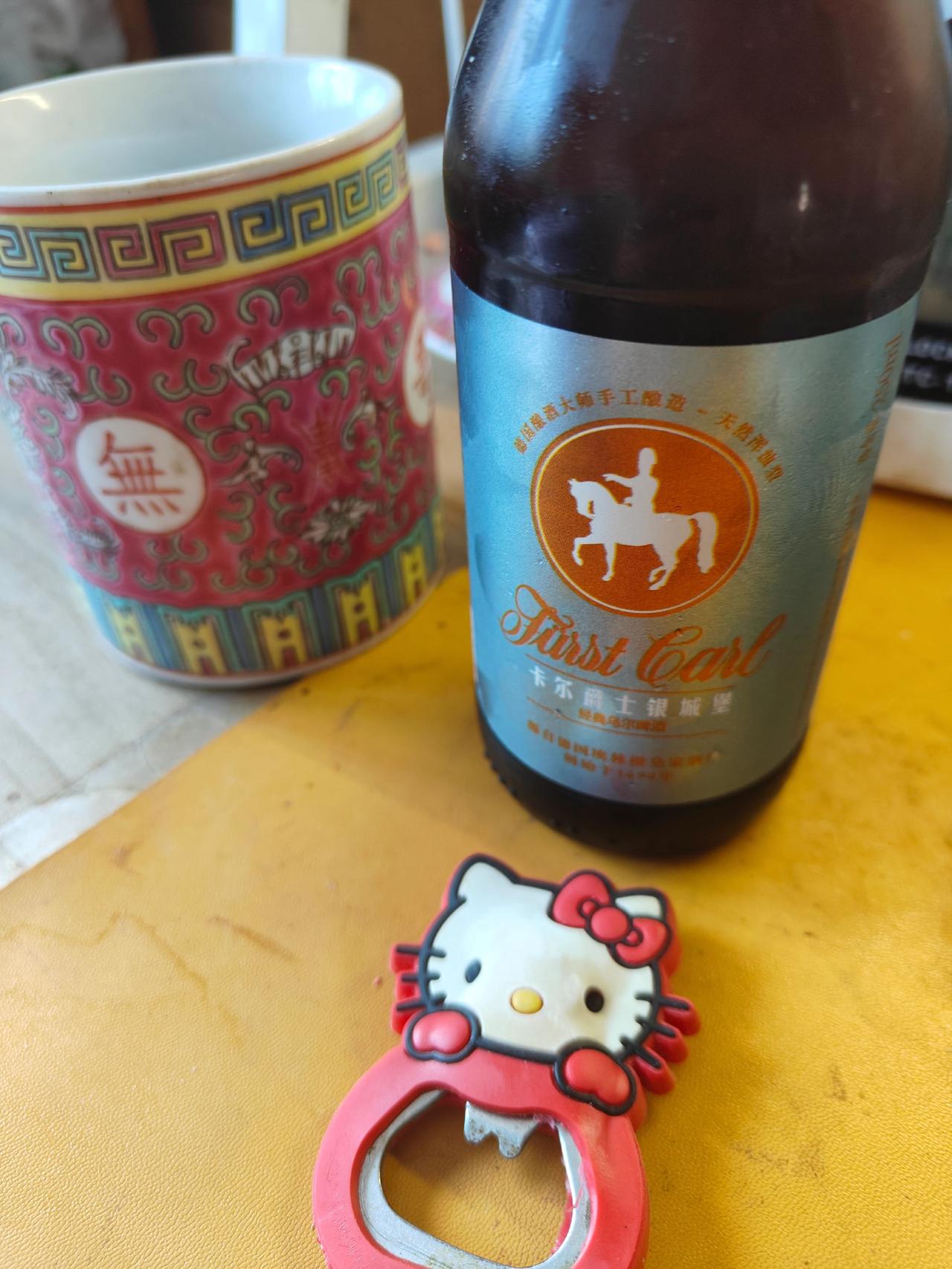 🍻当骑士勋章遇见中国红，Hello Kitty的蝴蝶结正准备开启微醺时光～ 生