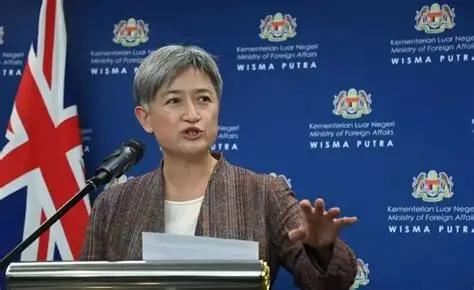 澳大利亚外长黄英贤发表声明，

7月21日，针对中菲在仁爱礁发生冲突后，澳大利亚