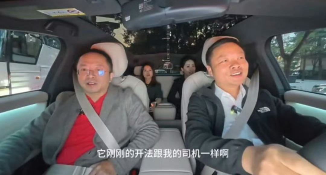 #何小鹏周鸿祎智驾征服北京最堵路口#小鹏P7+的智驾水平真是让人眼前一亮，它不仅