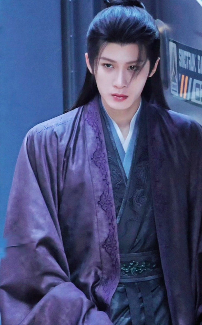 爆光啦！谁懂啊！酒是檀健次喝的，醉的明明是我啊！￼￼￼谢却山家主这杯酒，笑起来那