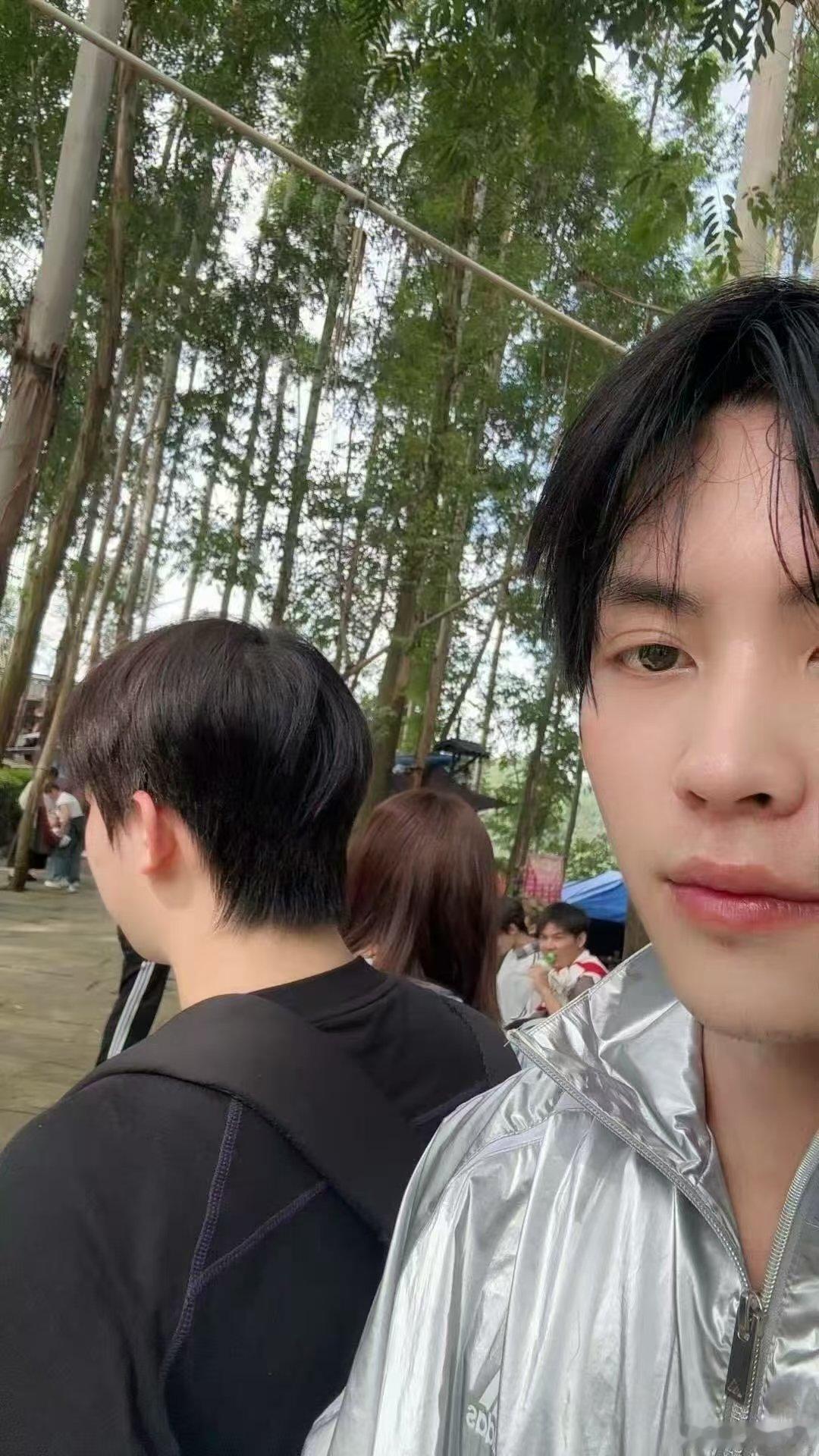 不愧是职业，这背身也能偷哈哈哈哈哈AG有自己的兄弟守护学 ​​​