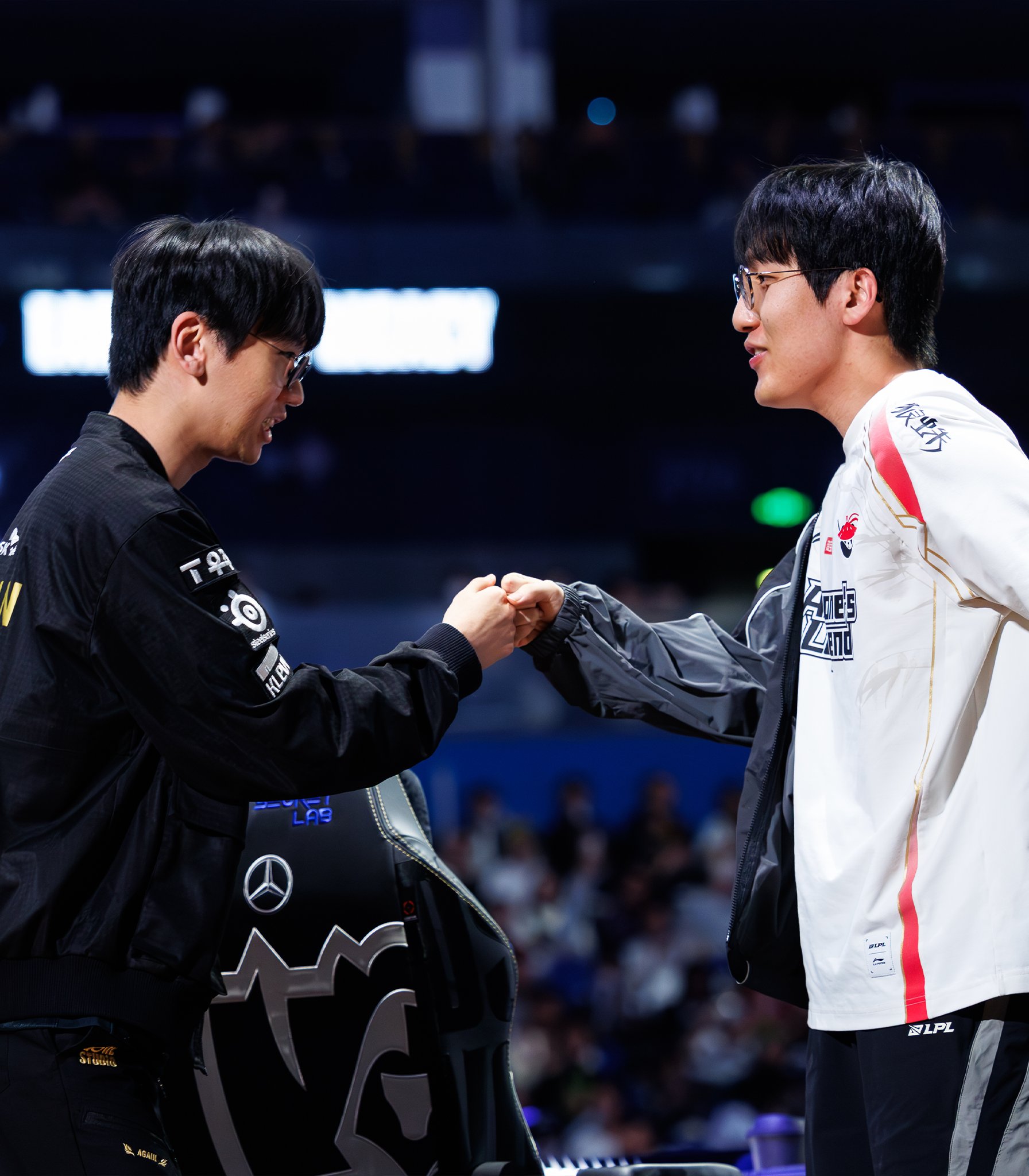 LOL官方分享Doran与Tarzan合影并配文： 一年一度的GRF聚首