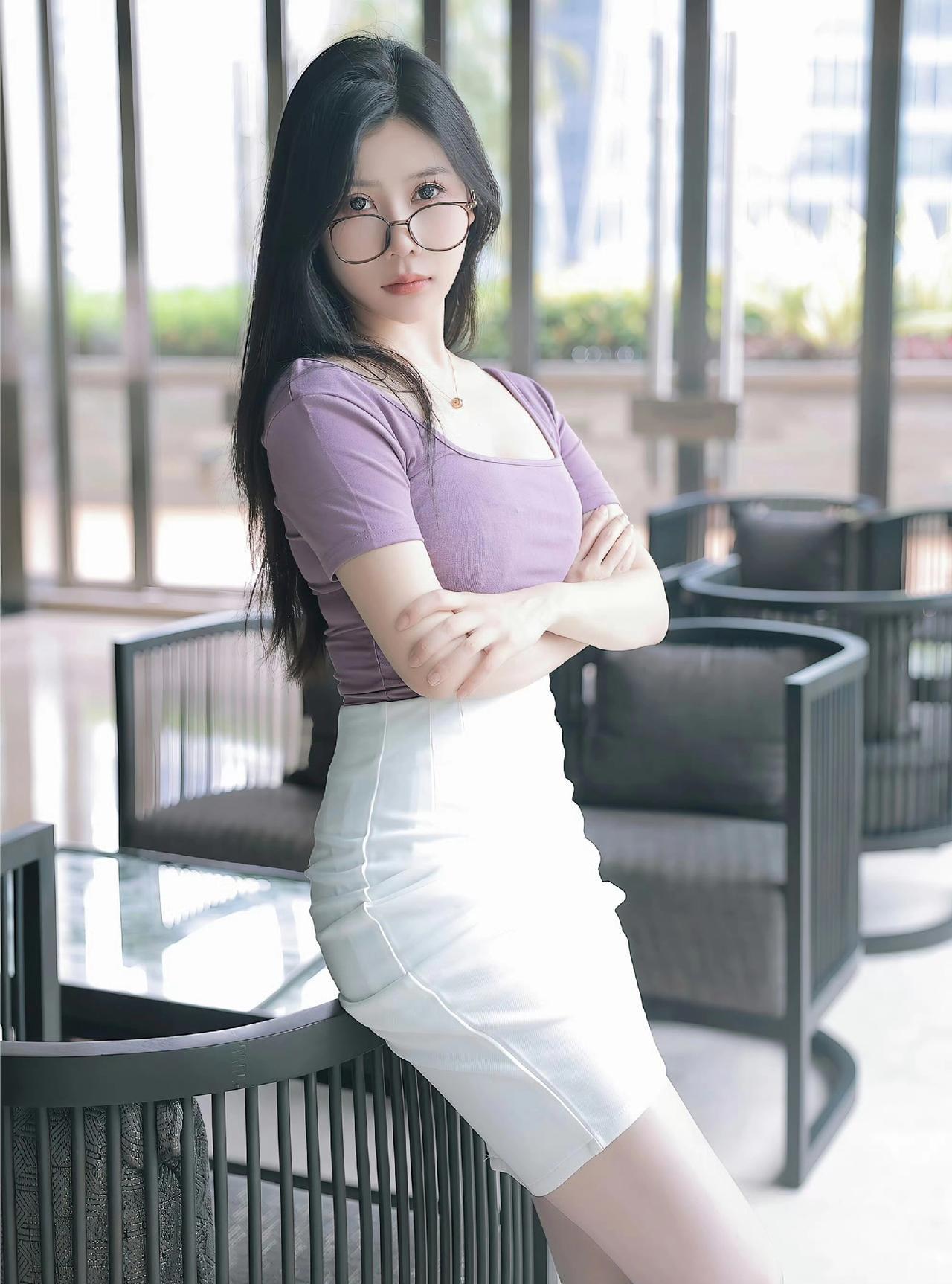 优雅气质，都市时尚，自信满满，职场女神。