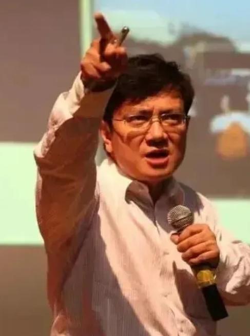 郑强教授曾说，在日本留过学的，大多是被洗脑过，就要看意志坚不坚定，不坚定的回国后