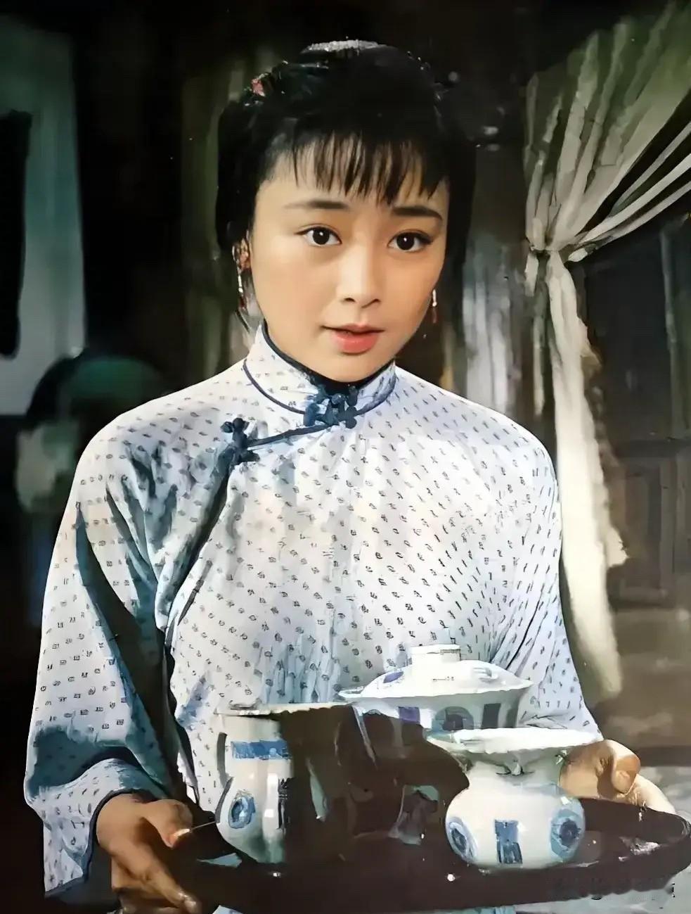 两位“四凤”，谁是你心中的最佳之选？
1984年，张瑜于电影《雷雨》中饰演“四凤