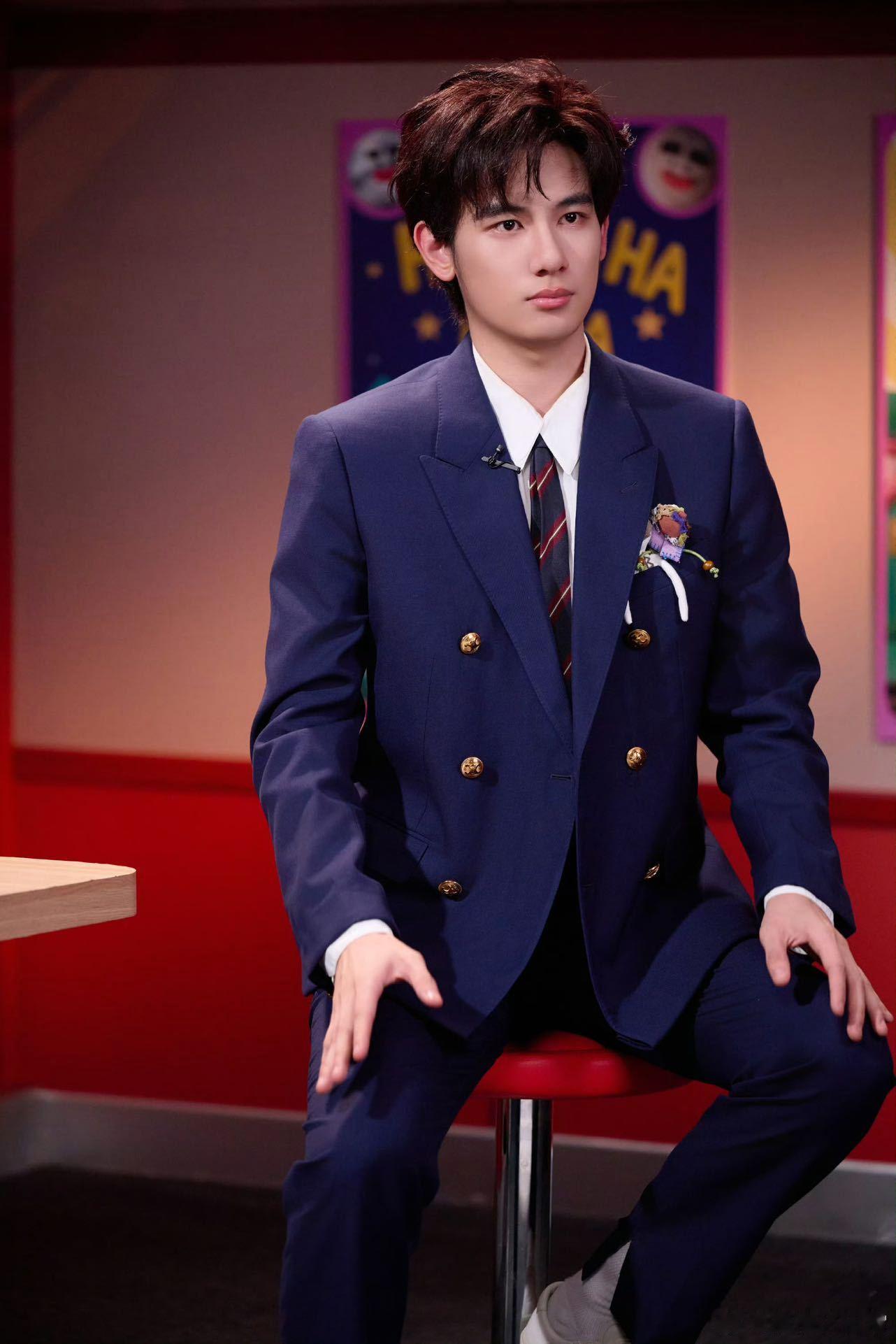 胡先煦告别喜人vlog 胡先煦和喜人的互动太治愈了，他不仅每次都给喜人鼓励，还会