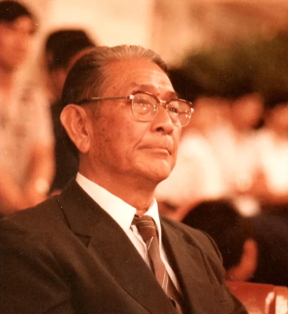 1949年谢添娶比自己小12岁的杨雪明，在结婚前岳父岳母却提出了一个特殊要求，你