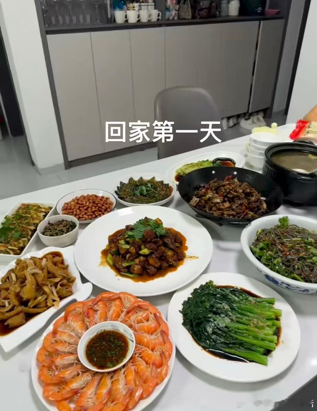 大学生回家第一天vs回家第三天[允悲]暑假冲浪计划我的精神状态凉好 ​​​