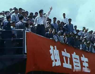 电影《第二个春天》令人难忘的镜头很多，最令人难忘的恐怕是冯涛站在造船厂的露天工地