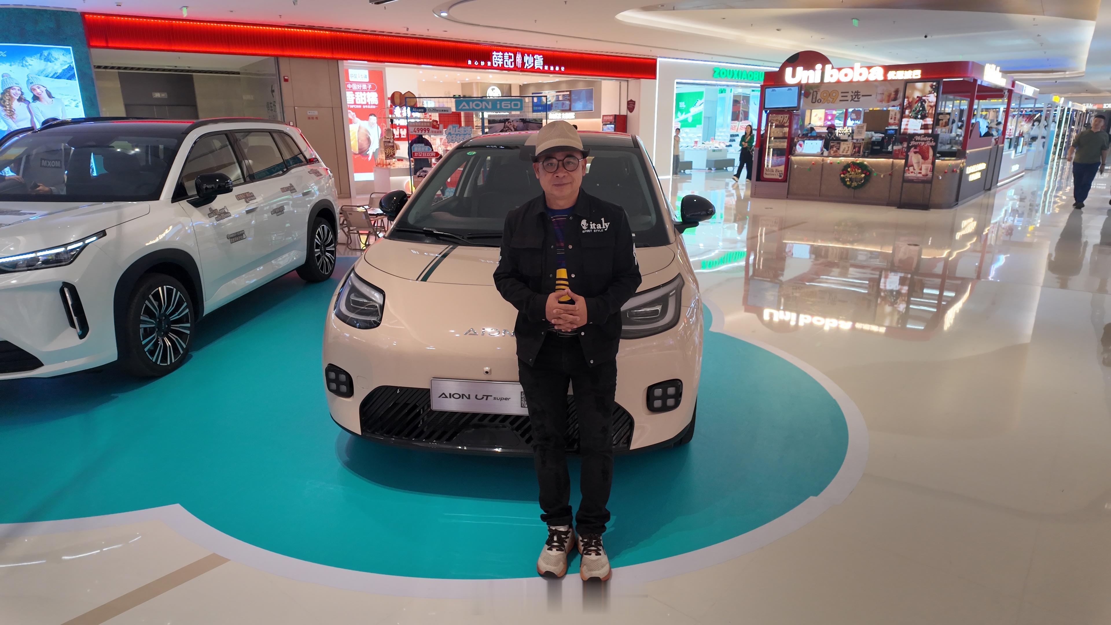 AION UT super京东联合广汽集团、宁德时代推出的。采用54kWh磷酸铁