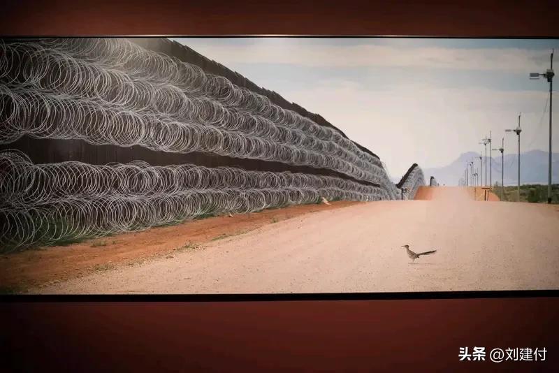 知情人：伊朗首次用法塔赫-2袭美基地 知情人：伊朗首次用“法塔赫 - 2”打击美