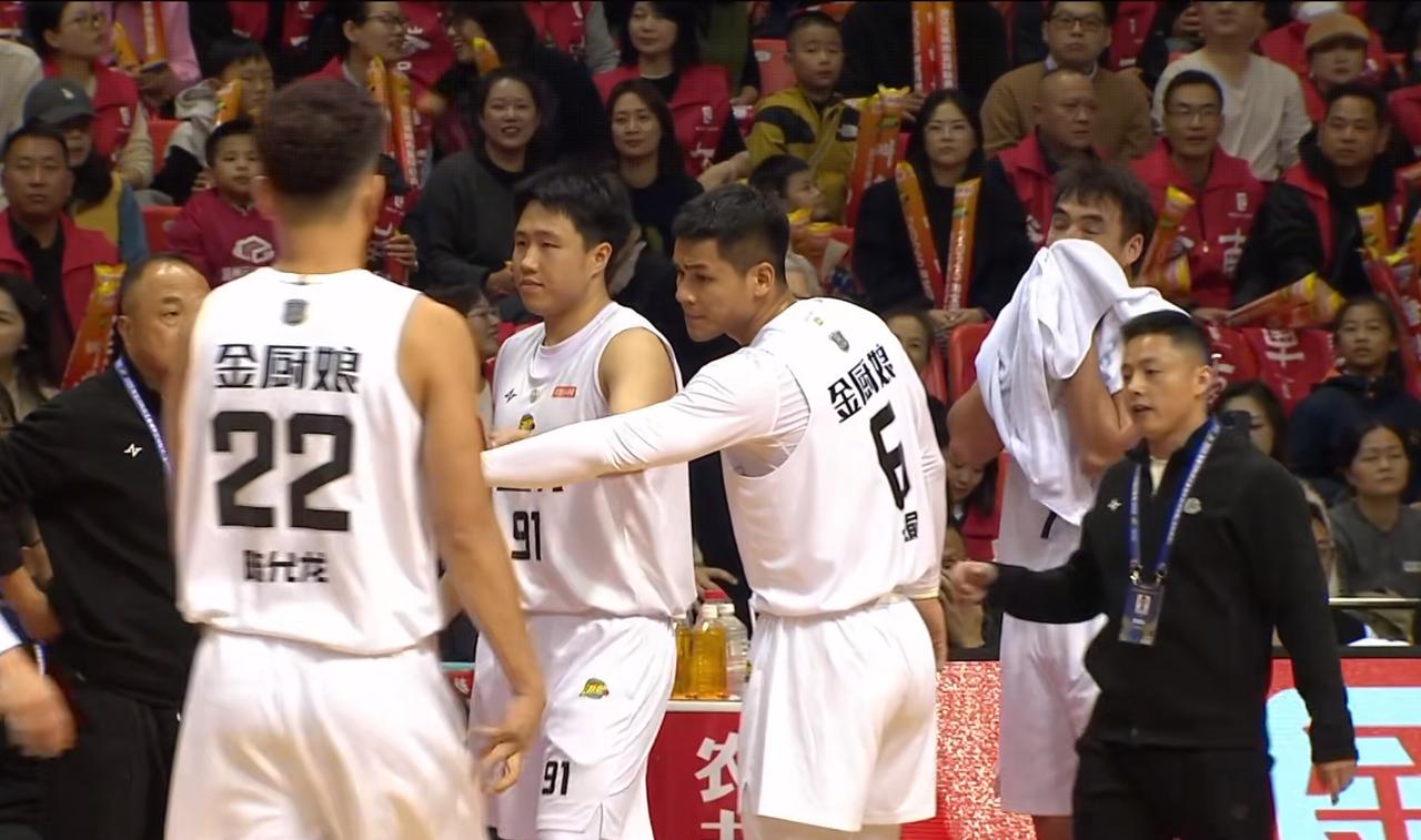 第四支球队锁定八强名额，苍南队！拿下宁波队，第二支县队晋级八强，完整的苍南队还是