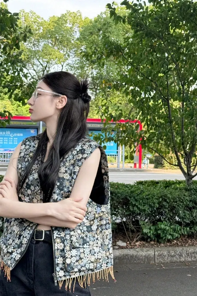迪丽热巴夏日私服甜美上线！甜酷少女风，谁能不爱？