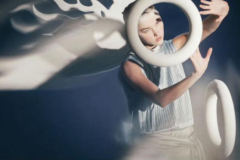 模特Nastya Cherkasova荷兰版《Numéro》2025年12月刊“