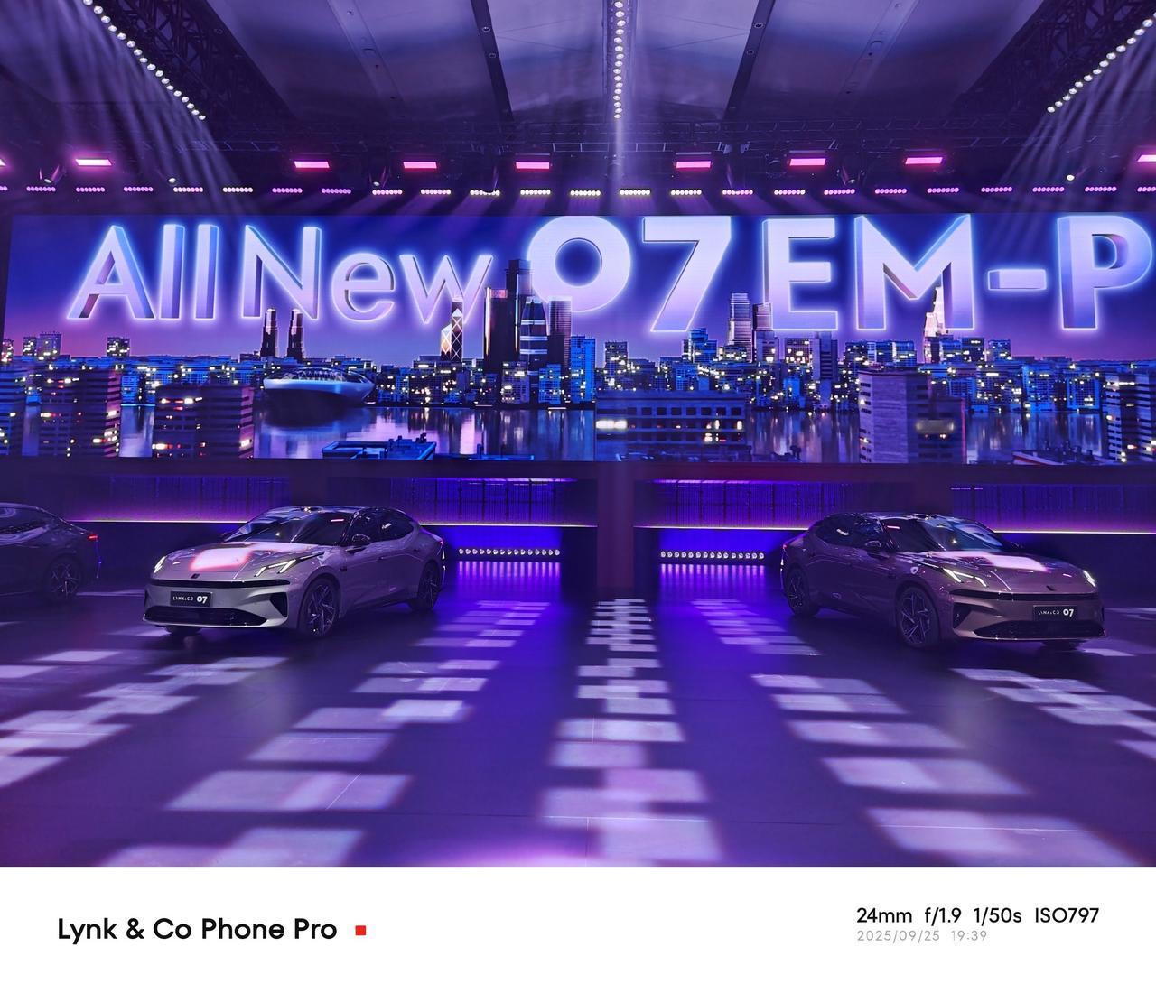 千里浩瀚H7加持下的领克07确实敢说让天下没有难停的车 比我之前的07好了两个级