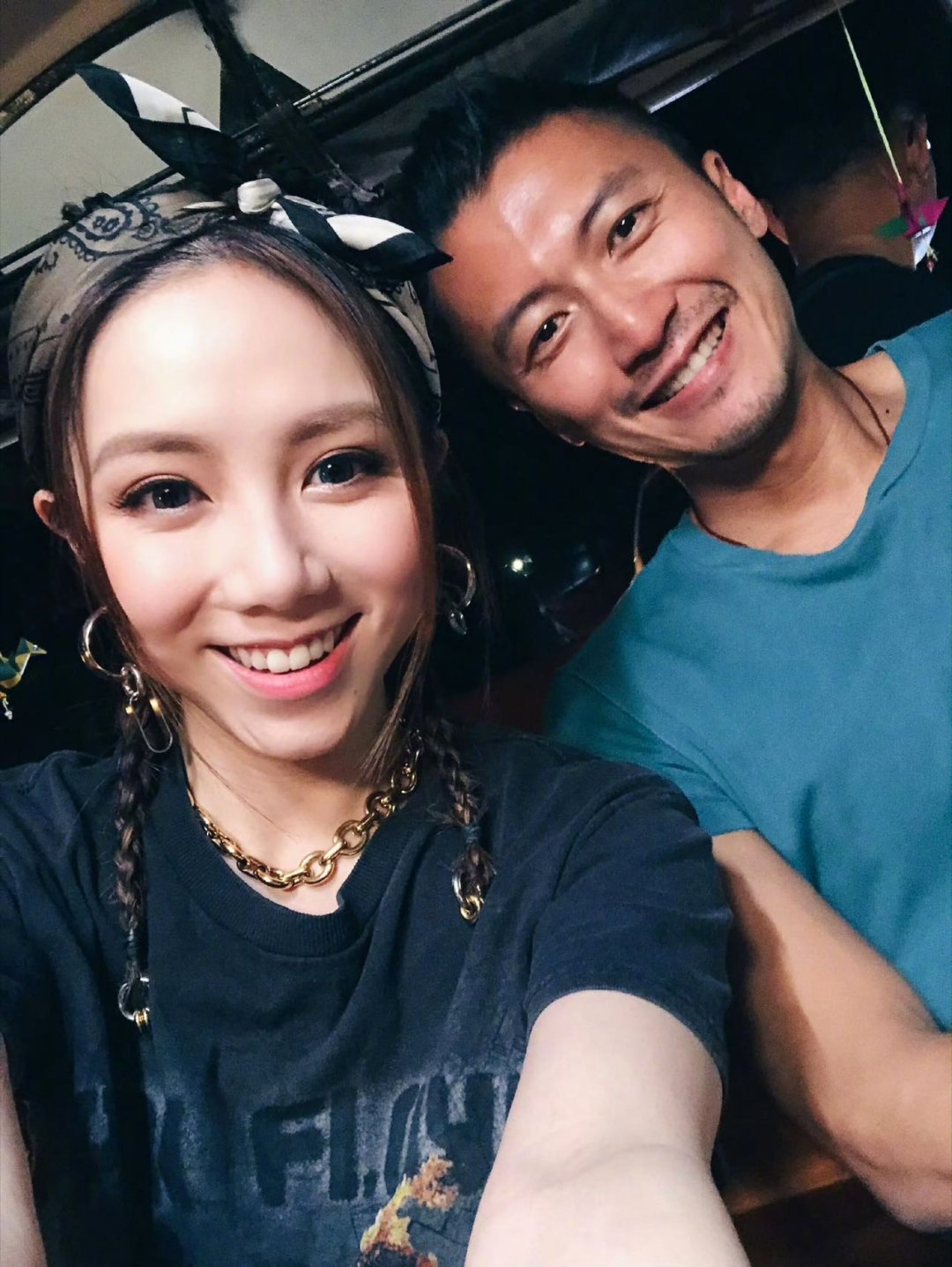 邓紫棋回应谢霆锋谢霆锋最特别的探店竟然是邓紫棋启德演唱会，还开启吃播模式[期待]