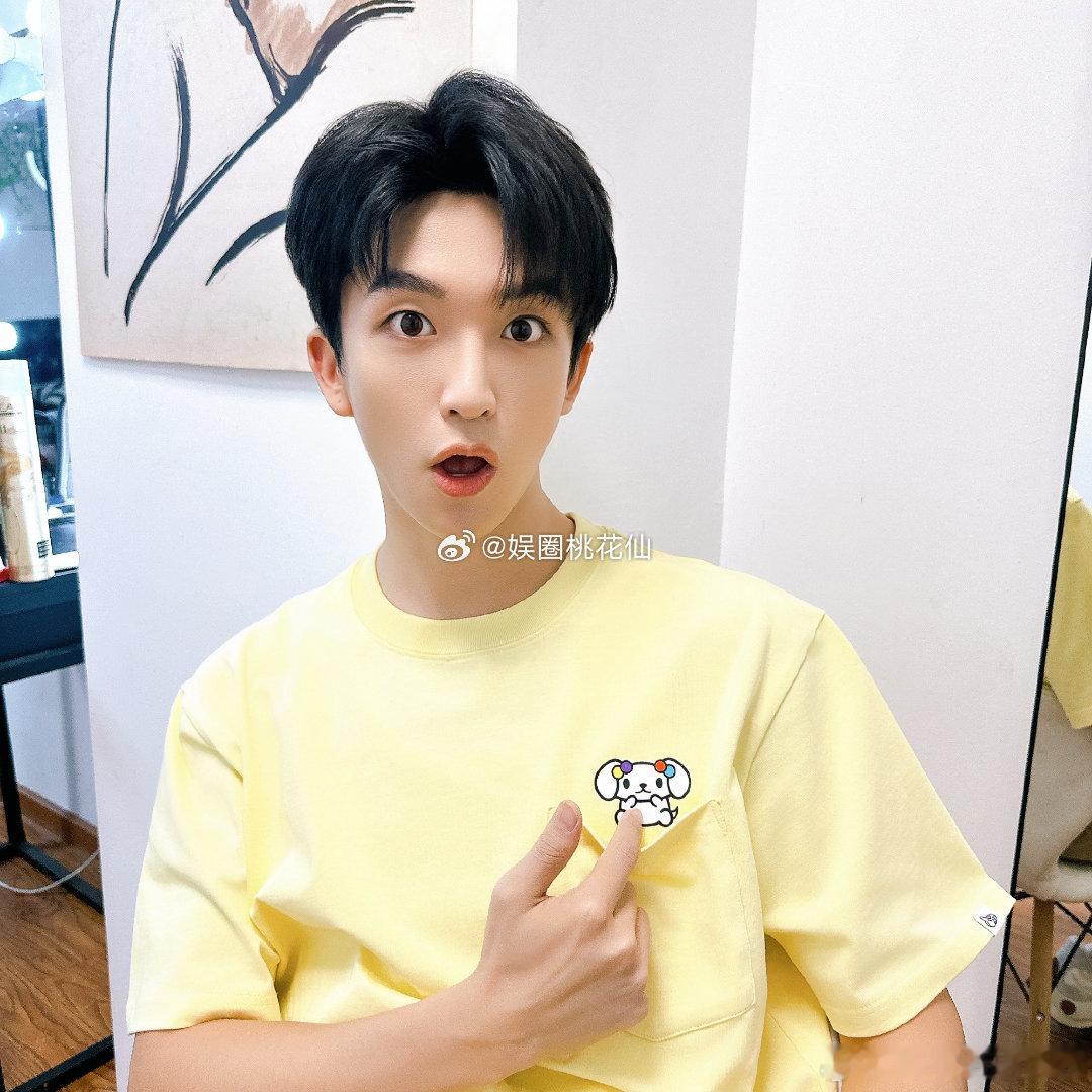 黄子弘凡看到100个小孩的反应 哇哦，黄子弘凡与100位小朋友的互动好有看点。他
