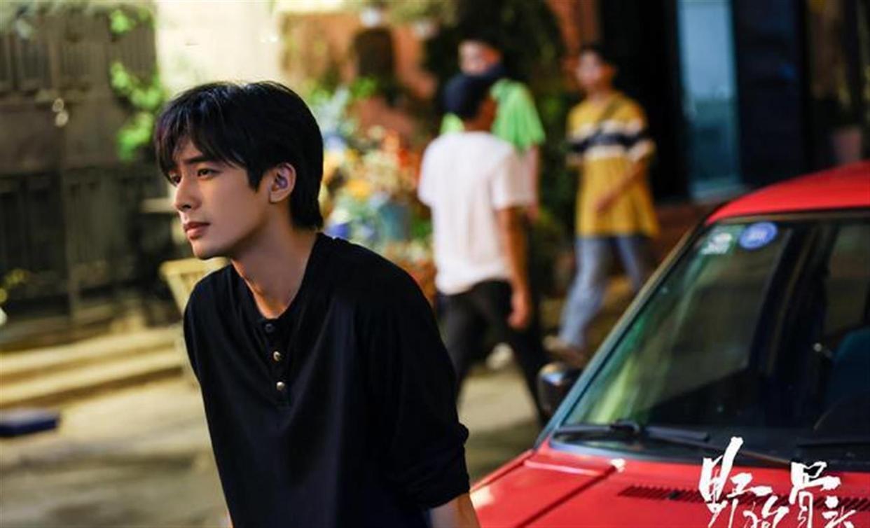 宋威龙的《野狗骨头》在雨夜失控的戏封神了，比起演技，他的颜值不值的一提 