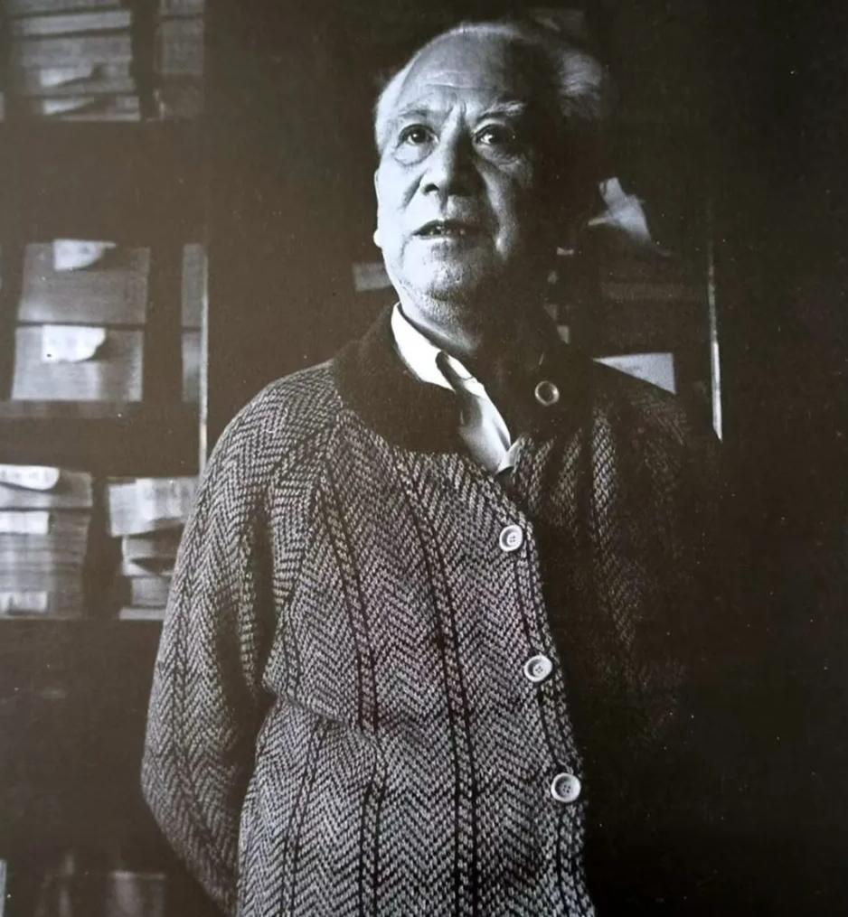 姚雪垠（1910年10月10日-1999年4月29日），原名姚冠三，字汉英，曾用