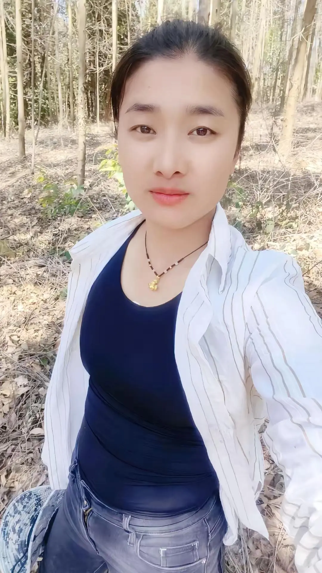 心中有事，还能若无其事，便是格局。心中有事，装作若无其事，便是阅历。世...