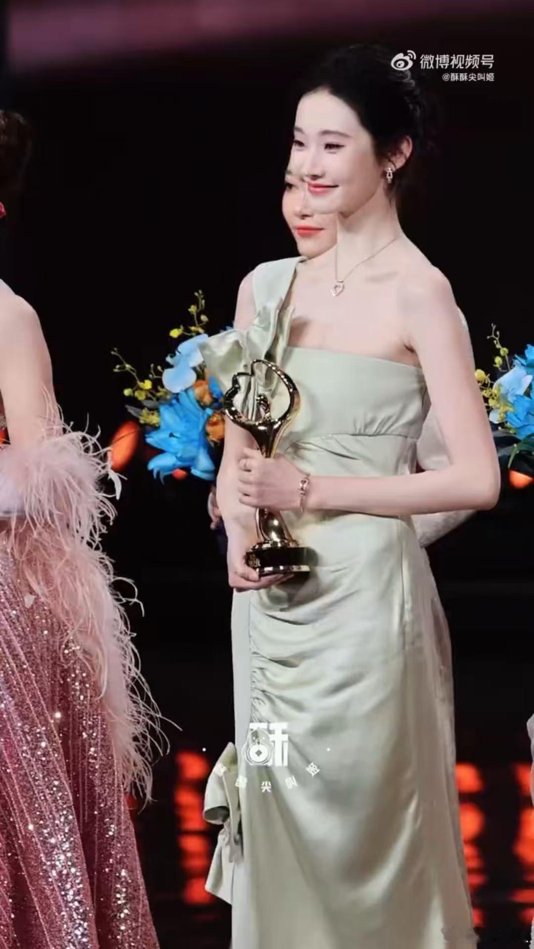 你是张艺凡那她是谁 在《姐姐妹妹抓娃娃》里一秒就get到她的性格魅力，真实又努力