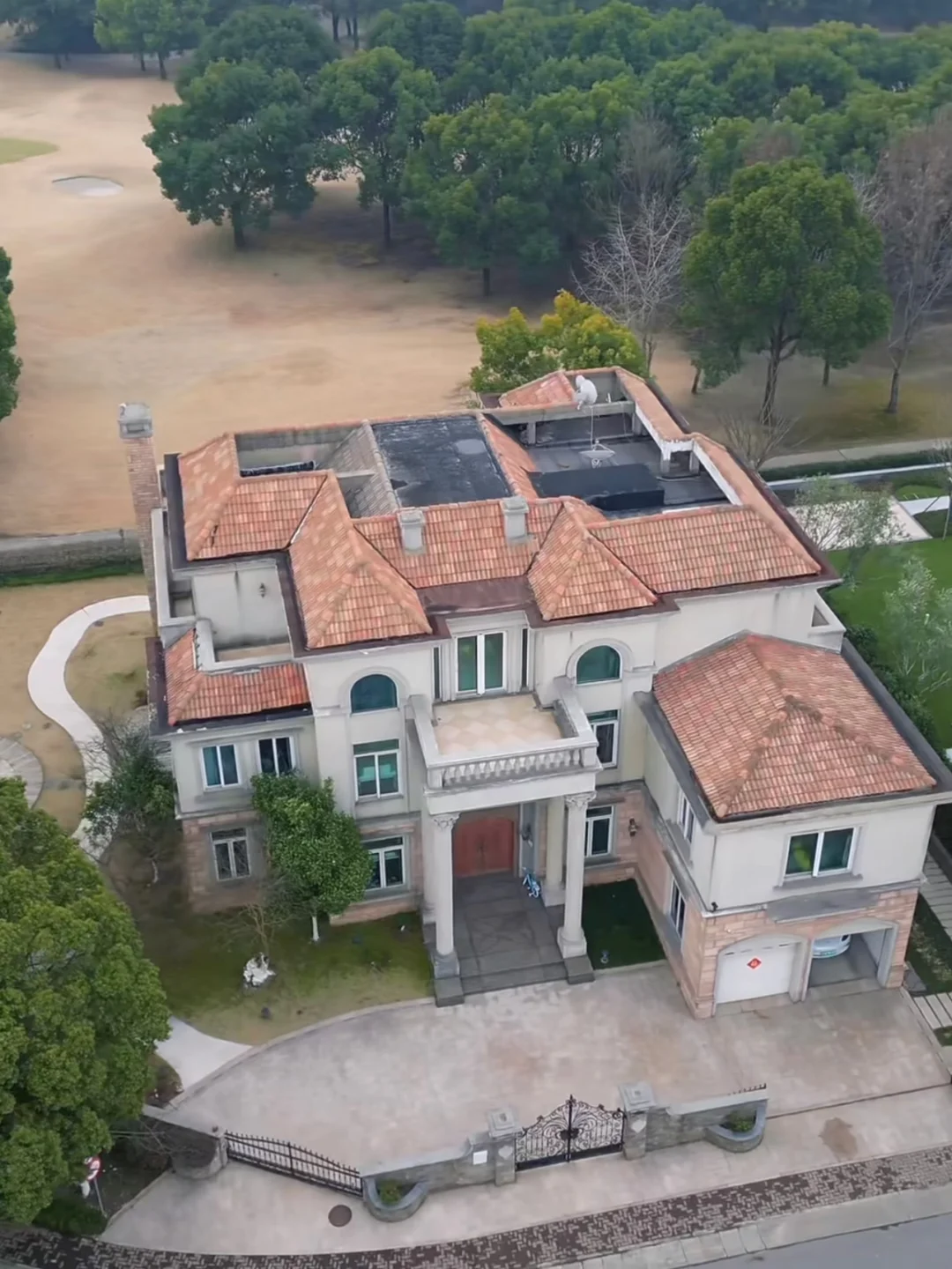 浦东高尔夫别墅悄悄挂牌了一套球场别墅🏡