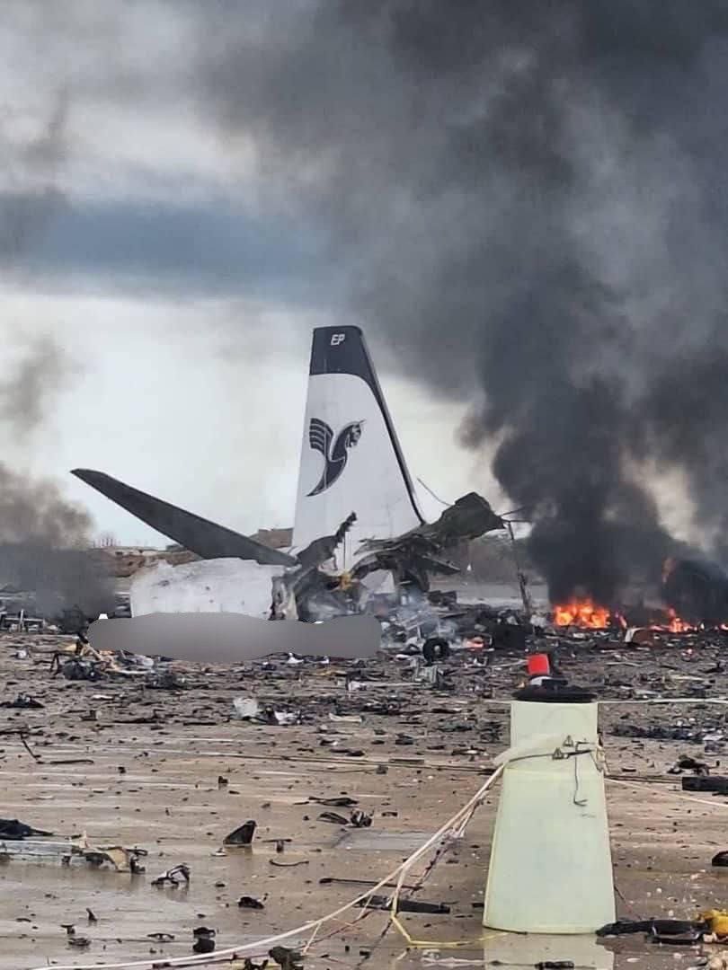 伊朗航空公司的空中客车A319客机在布什尔机场被炸毁……轰炸民航飞机是图什么？美
