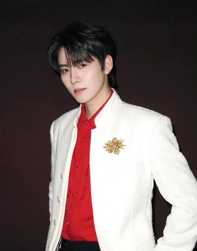 任豪李怀安从人从从任豪李怀安逐玉爱情观察员李怀安这角色设定笑不活了，别人谈恋爱他