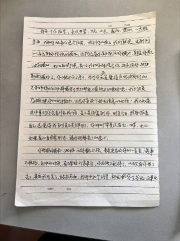 房东的猫小黑读爸爸的信看哭了 感觉这封信就是看似简单，但实则却不一样，因为他是把