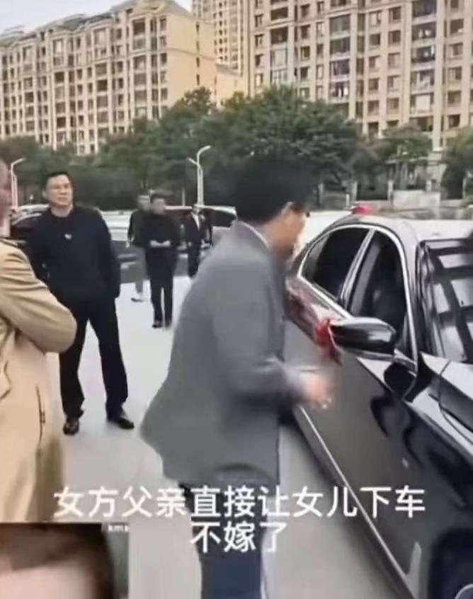 “这个父亲是人间清醒”！2025年10月，江苏，一女子订婚时，说好的20万彩礼和