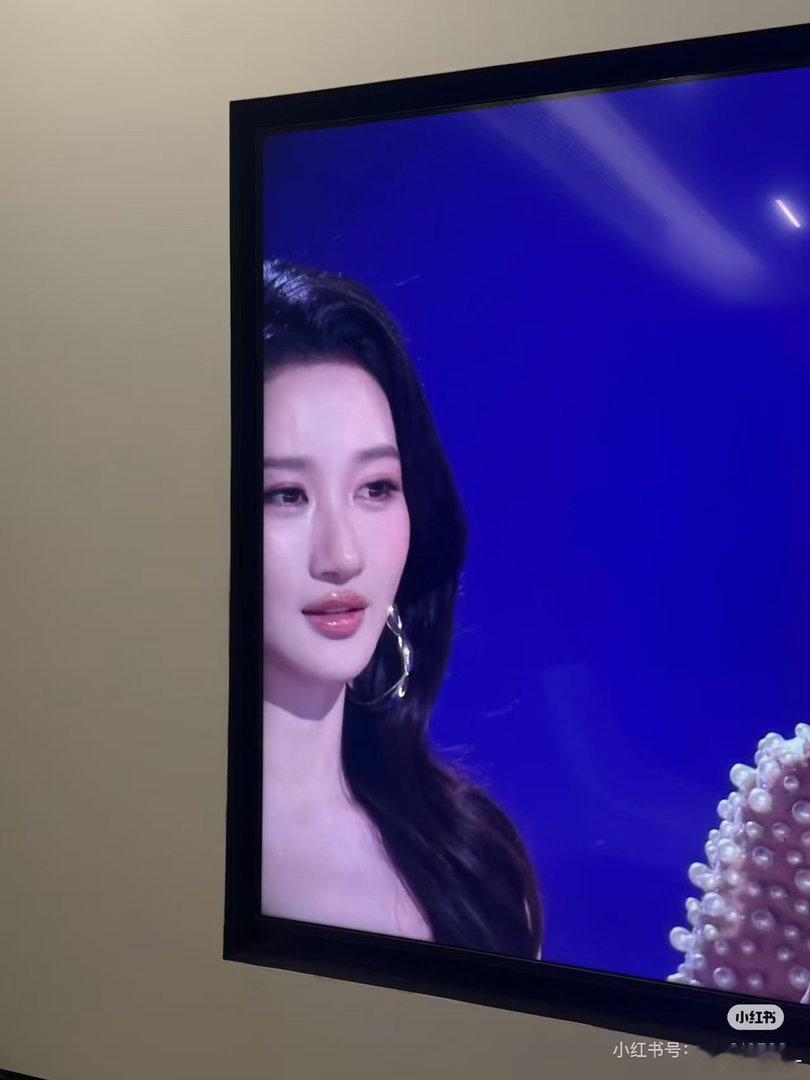 何宣林 我是民选黑马何宣林确实表现出色，她是这届最大黑马无疑，希望她能走到最后 