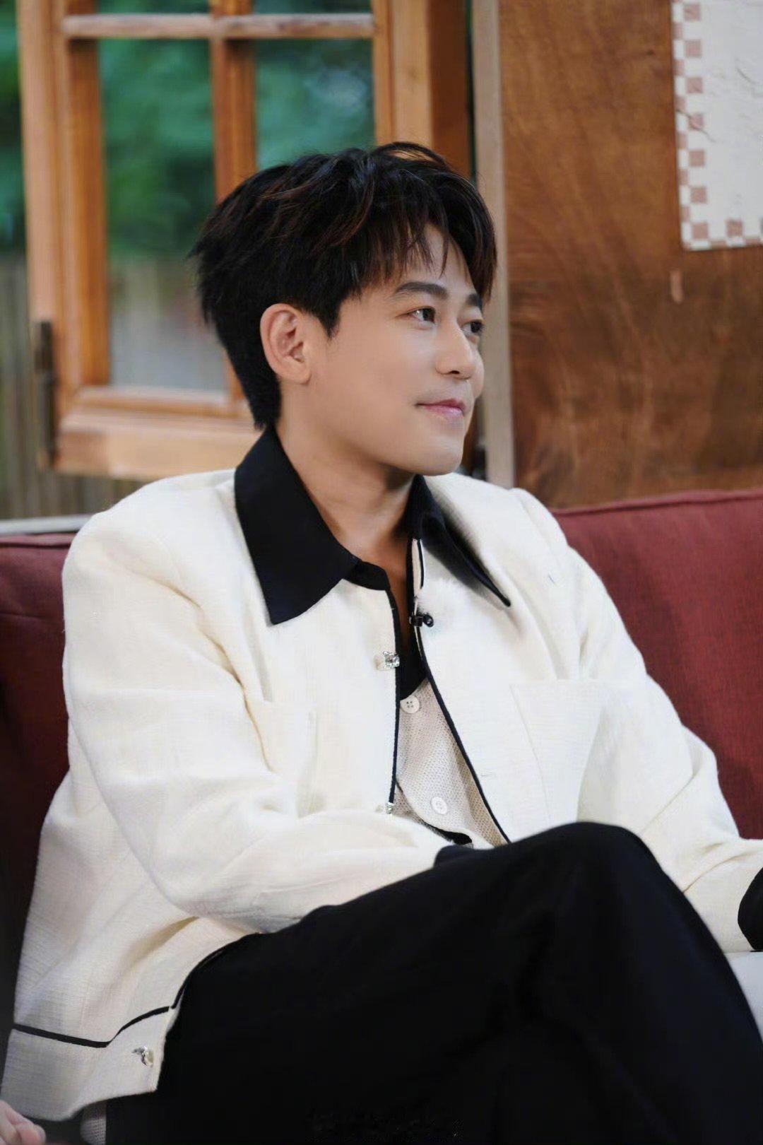 苏醒又世俗又纯粹的反差感湖南卫视背后 谁被苏醒的反差打动！坦然追名利，精神上却超