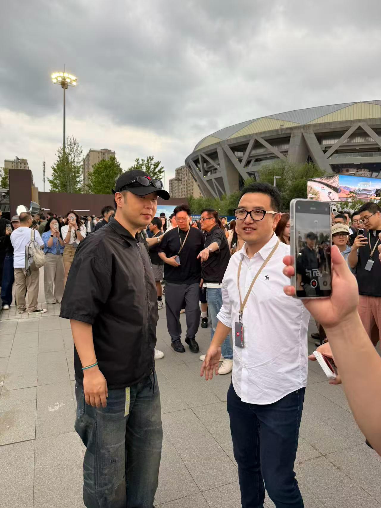 兄弟们，看看我在小鹏GX发布会现场偶遇谁了？ 